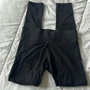 Hue Black Mid-rise leggings